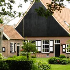 Loodijk 2, Borne