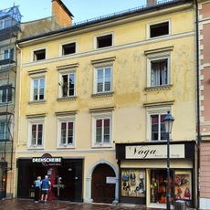 Wohn- und Geschäftshaus Alter Platz 18