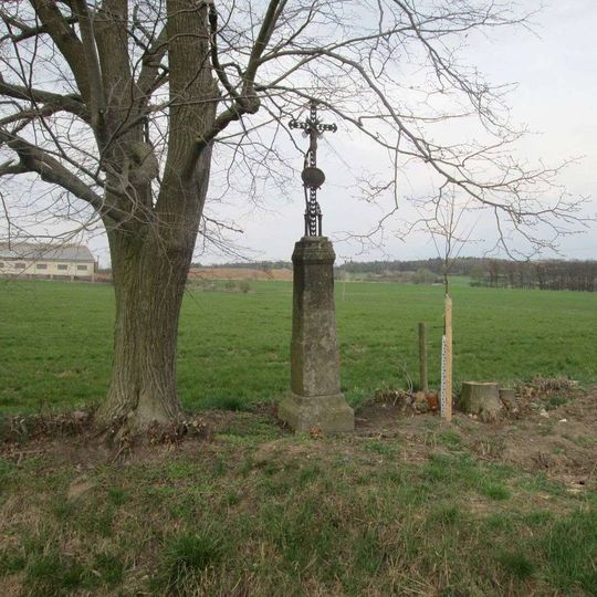 Kříž jižně od Kakejcova