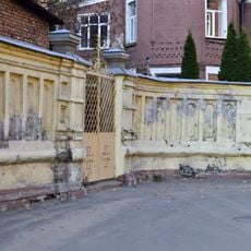 Ограда с воротами (Мещанский)