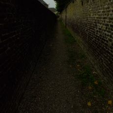 Klooster Zusters Monialen Redemptoristinnen: muur, tuin, heilig hartbeeld, lourdesgrot, cavalrieberg, grafkelder
