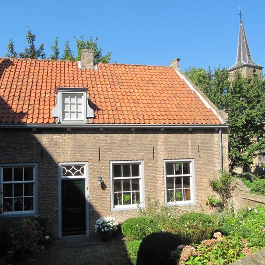 Oorspronkelijk woonhuis, thans pakhuis, terzijde van het Ambachtshuis