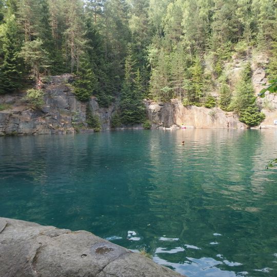 Zatopený lom u Trhové Kamenice