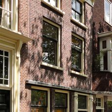 Pand met lijstgevel voor 18e-eeuws pand