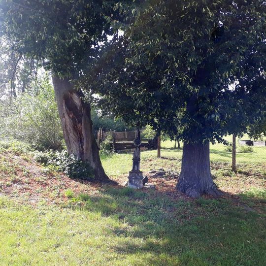 Kříž v západní části Buřenic