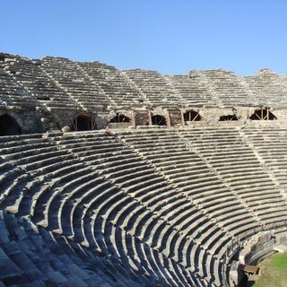 Römisches Theater, Side