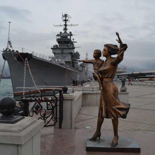 Памятник жене моряка