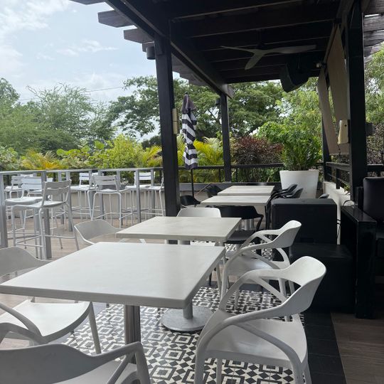 CRU Bar and Kitchen