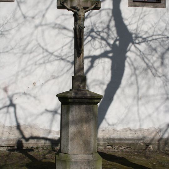 Kříž před kostelem blahoslavené Juliany Collalto v Brtnici