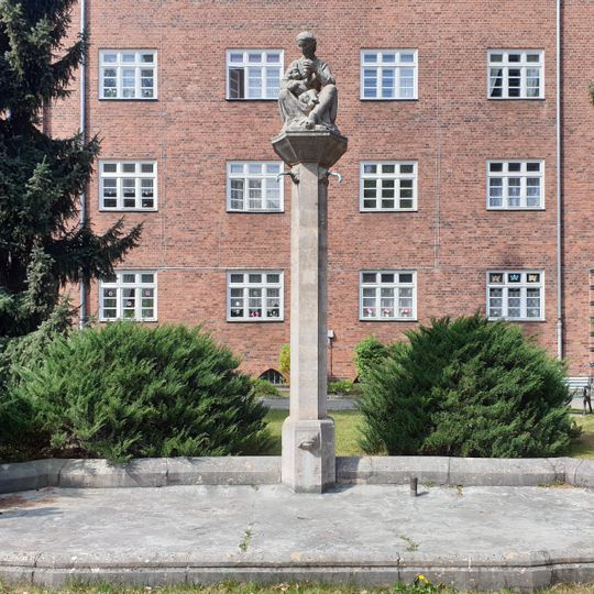 Brunnen am Hindenburgdamm 81-82