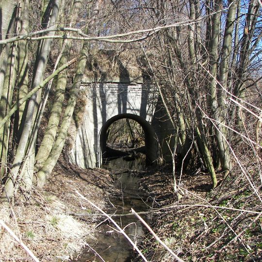 Most bývalé úzkorozchodné dráhy přes Muclavský potok