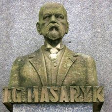 Masarykův pomník v Sadech Jana Palacha ve Všetatech