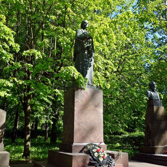 Могила М.А. Ульяновой , матери В.И. Ленина