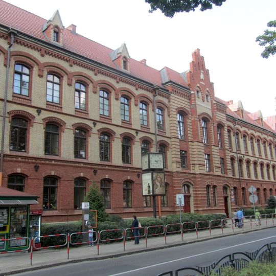 School. Kraków ul. Dietla 70