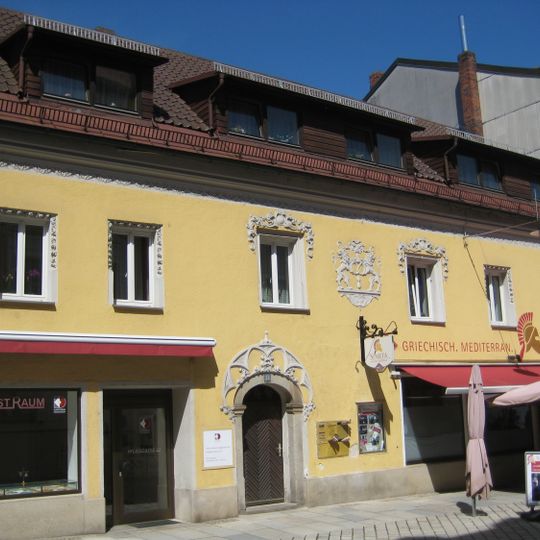 Wohn- und Geschäftshaus