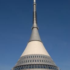 Hotel i nadajnik telewizyjny na górze Ještěd