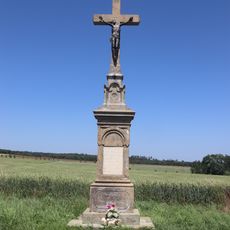 Kříž u silnice východně od Kladerub nad Oslavou