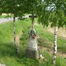 Kříž u křižovatky jihovýchodně od Rousměrova