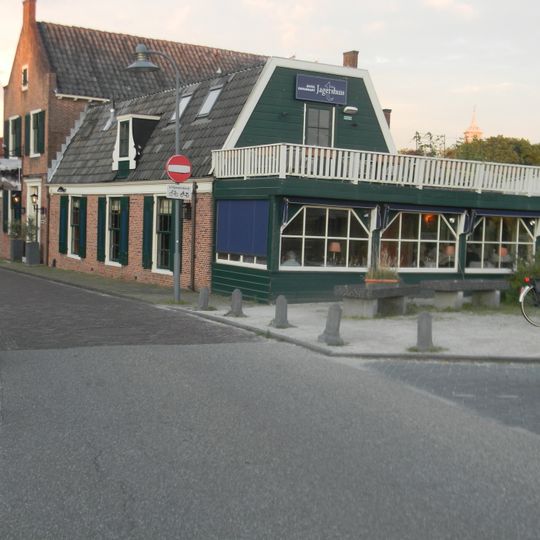 Herberg "'t Jagerhuis", twee topgevels met haaks aangebouwde vleugel