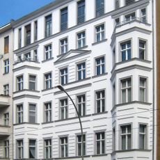 Mietshaus und Fabrikhalle