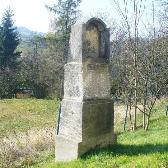 Kaplička naproti restauraci Myslivna ve Staré Olešce