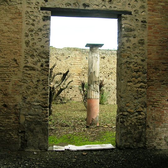 Casa del Naviglio o di Zefiro e Flora
