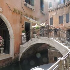 Private bridge of Ca' dei Conti at NA 4429