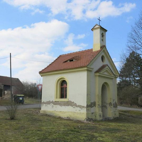 Kaple na návsi v Lukohořanech