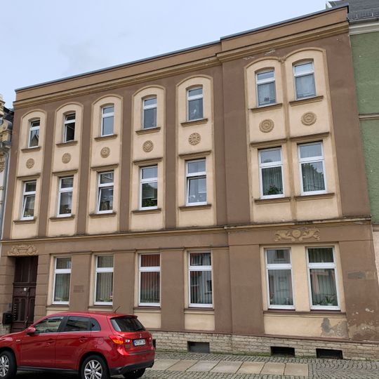 Mietshaus in geschlossener Bebauung Friedrich-Engels-Straße 23