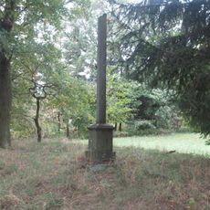 Kříž západně od Horních Chrášťan na kopci