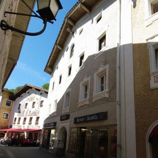 Wohn- und Geschäftshaus