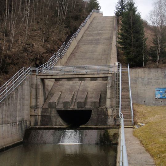 Lávka přes dolní zakončení skluzu z vodní nádrže Stanovice