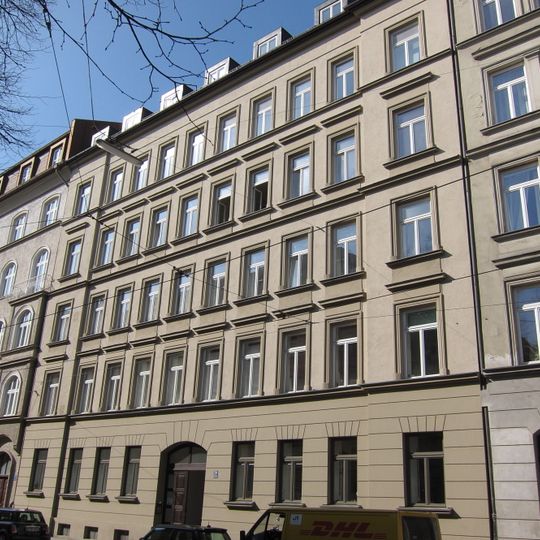 Teil eines Doppelmietshauses