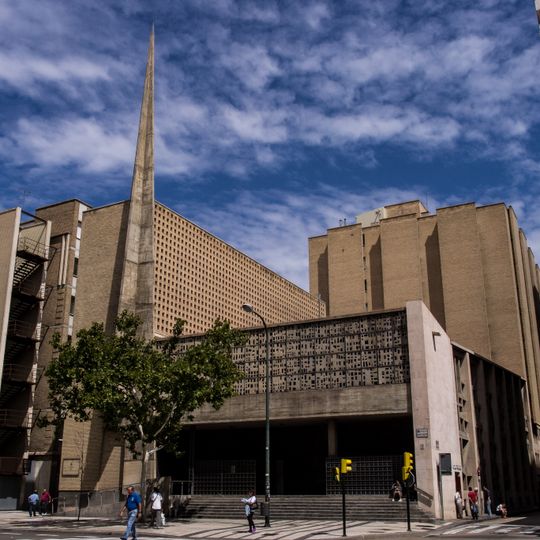 Iglesia de Nuestra Señora del Carmen y colegio mayor Virgen del Carmen
