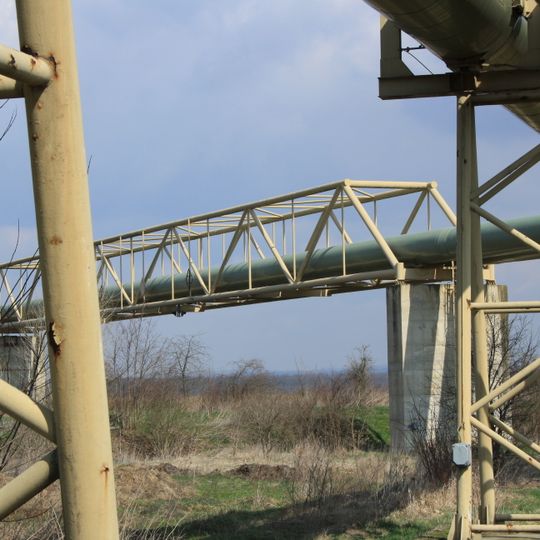 Potrubní lávka přes laterální kanál u Zelčína