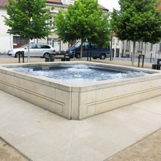 Kašna na náměstí Míru ve Mšeně