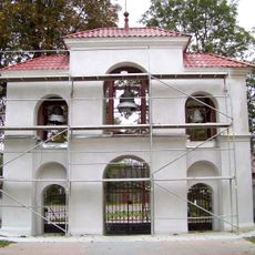 Brama-dzwonnica w Niemojkach