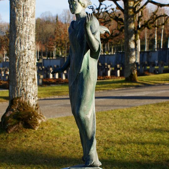 Schwebende weibliche Figur