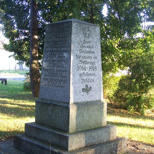 Krieger-Denkmal Kleinnaundorf, Dorfplatz