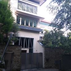 Vila so záhradou, vila