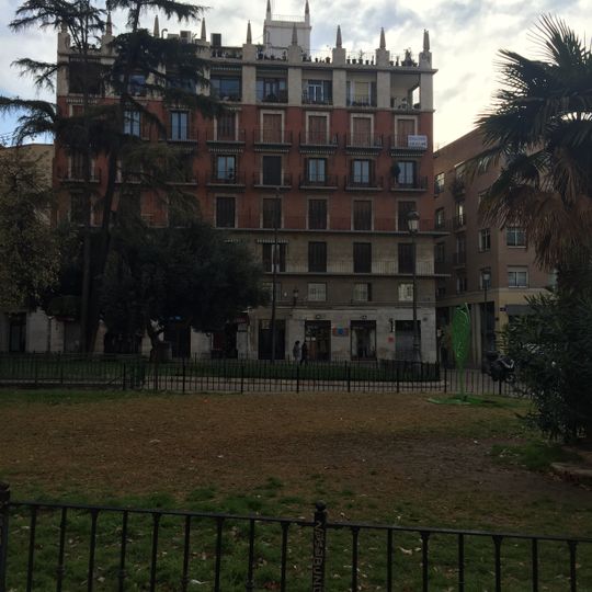 Building at 18 Reina square, Valencia