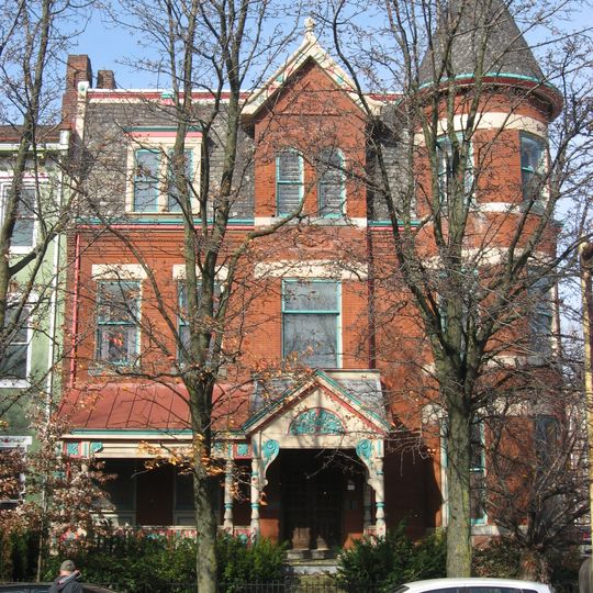 House at 200 West North Avenue
