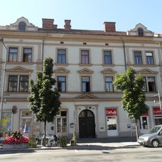 Wohn- und Geschäftshaus