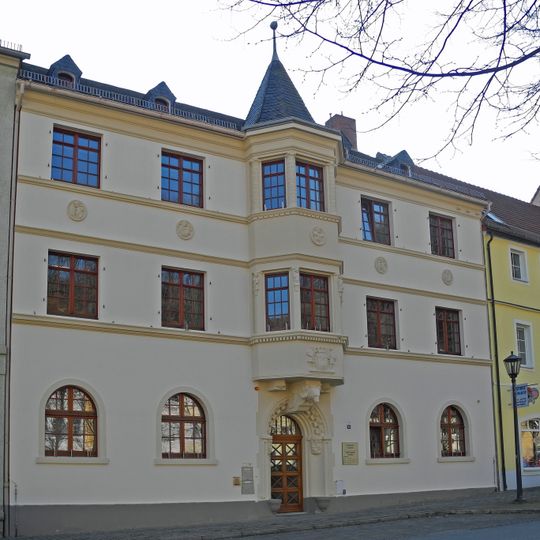 Verwaltungshaus in geschlossener Bebauung Hauptstraße 42
