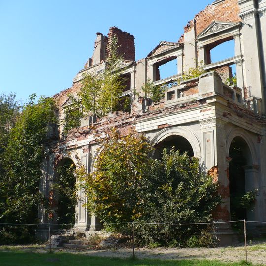 Ruina pałacu w Runowie Krajeńskim