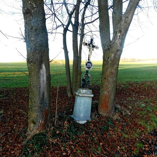 Kříž u silnice mezi Novým Rychnovem a Milíčovem