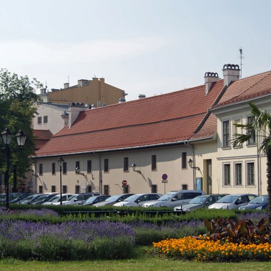 Klasztor kanoniczek od św. Ducha, ob. ośrodek zdrowia