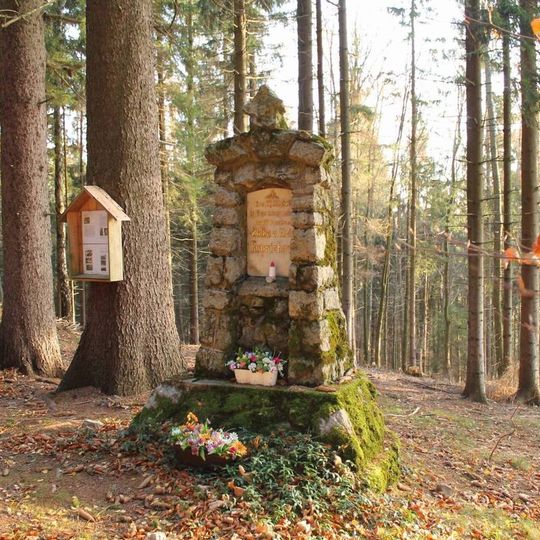 Pomník severně od Písařova