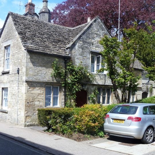 Number 18 And Attached Wall And Gate Pier
