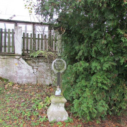 Kříž u čp. 20 v Markvarci